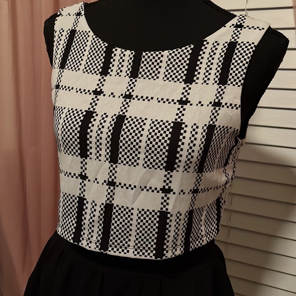 Black and white dress - Picture 3 of 7